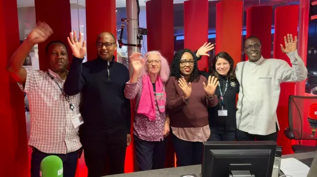 Aba ni abamenyeshamakuru ba BBC bafadikanije gukora ikiganiro ca nyuma ca BBC Gahuzamiryango ubwa nyuma ivugira i Londres ku wa kabiri igenekerezo 02 Kigarama