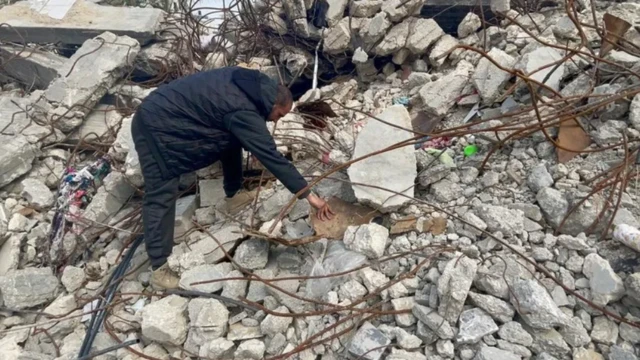 உறவினர்களை இழந்த காஸா தந்தையின் கண்ணீர் கதை