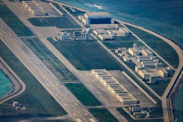 Trung Quốc xây đường băng, nhà cửa... trên một đảo nhân tạo tại đá Vành Khăn, quần đảo Trường Sa. Ảnh chụp ngày 25/10/2022.