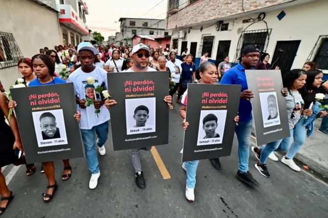 Manifestantes por los 4 de Guayaquil