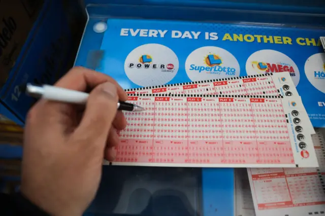 Powerball  лотереясынын билеттери АКШнын 45 штатында сатылат 