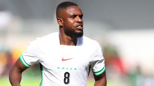 Frank Onyeka agbabọọlu aaringbungbun Super Eagles wọ aṣọ awọn agbabọọlu Naijiria