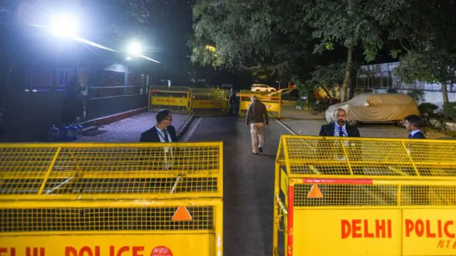 35 लोधी स्टेट में प्रियंका गांधी के घर के बाहर सुरक्षा चौकसी