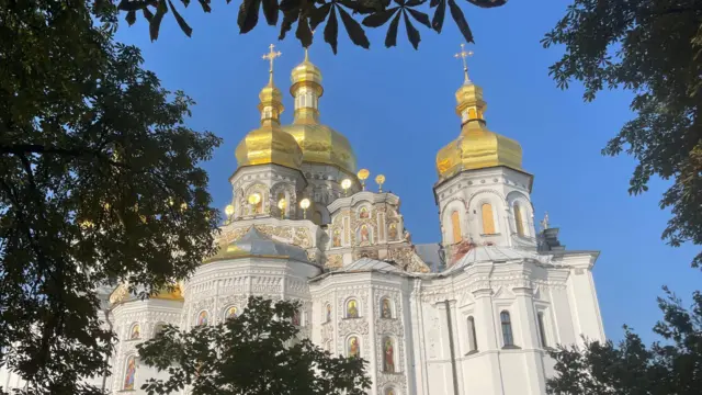 Наслідки пошкодження Успенського собору на території Києво-печерської лаври від російського удару