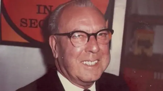 1930ల్లో ఫ్రీల్యాన్స్ ఫోటోగ్రాఫర్‌గా స్టీఫెన్సన్ పనిచేసేవారు