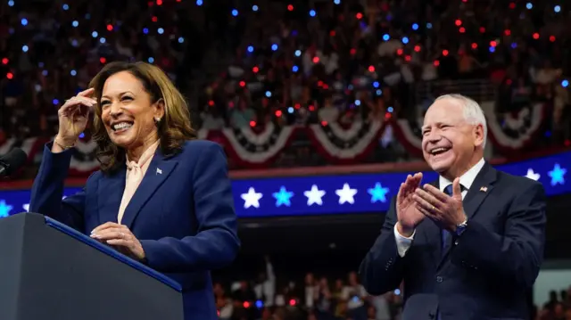 Kamala Harris e Tim Walz