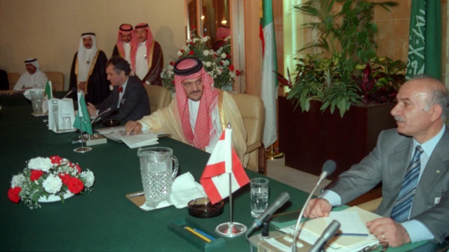 سعود الفيصل بين فرقاء لبنانيين 