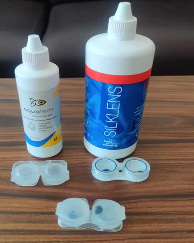 तास खेल्दा प्रयोग गरिने भनिएका लेन्स र तिनलाई सफा गर्न प्रयोग गरिने रासायनिक औषधि 