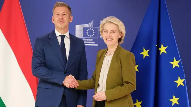 Премьер-министр Венгрии Петер Мадяр и председатель Еврокомиссии Урсула фон дер Ляйн. 