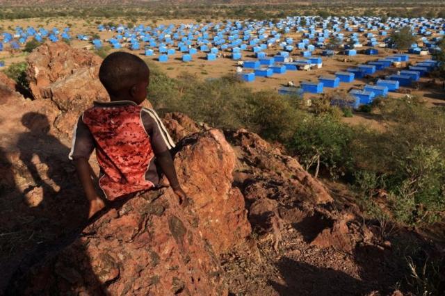 المعارك الضارية دفعت بآلاف السودانيين إلى النزوح عن ديارهم