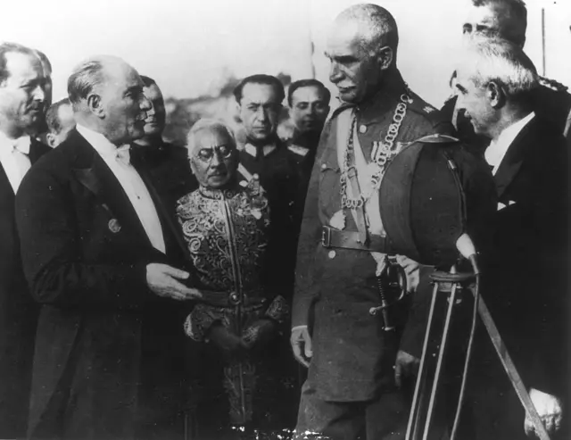 رضاشاه و آتاترک در یک دوره می‌زیستند و هر دو در صدد ایجاد تغییراتی بنیادین و مشابه در کشورشان بودند