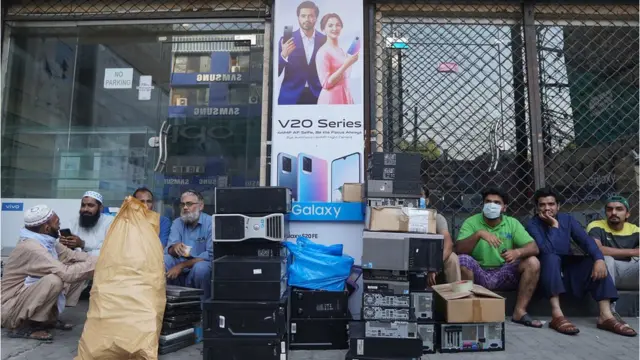 لاہور حفیظ سینٹر آتشزدگی