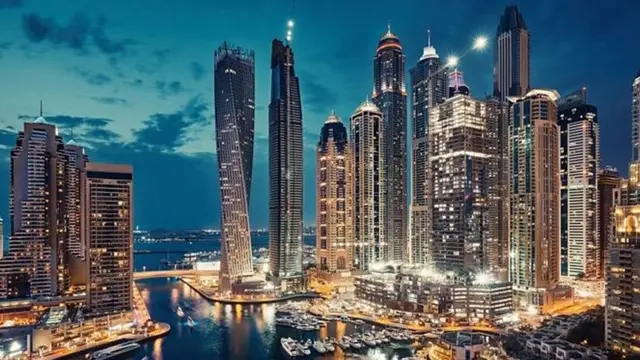 Vue de grattes ciel à Dubaï