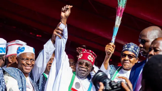 Tinubu, Aarẹ Buhari atawọn agbaagba ẹgbẹ oṣelu APC