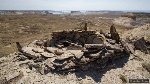 معالم غامضة