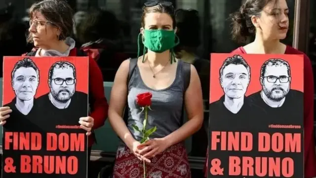 Manifestação em inglês cobra respostas sobre Dom e Bruno