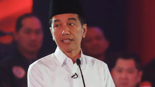 বা'আসিরের কারামুক্তির সিদ্ধান্তে সমালোচনার মুখে পড়েছেন প্রেসিডেন্ট উইদোদো