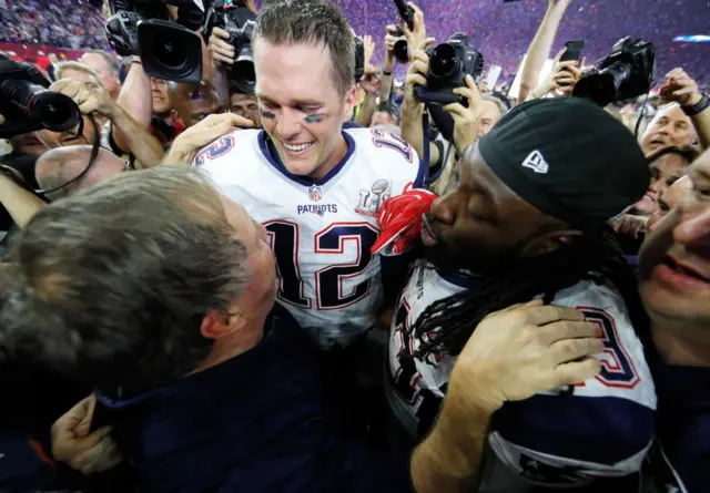 El entrenador Bill Belichick y los jugadores Tom Brady y LeGarrette Blount de New England Patriots.