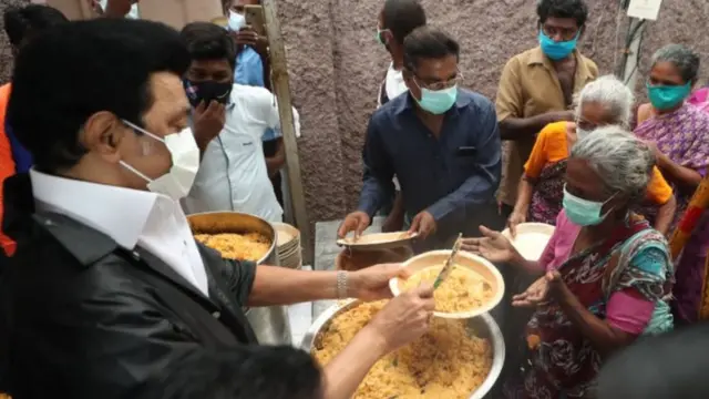நிலவரம் சரியாகும்வரை அம்மா உணவகங்களில் இலவச உணவு வழங்க தமிழ்நாடு அரசு உத்தரவிட்டுள்ளது.