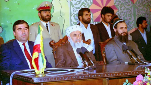 از راست به چپ عبدالله نوری (رهبر وقت حزب نهضت اسلامی)، برهان‌الدین ربانی، امامعلی رحمان