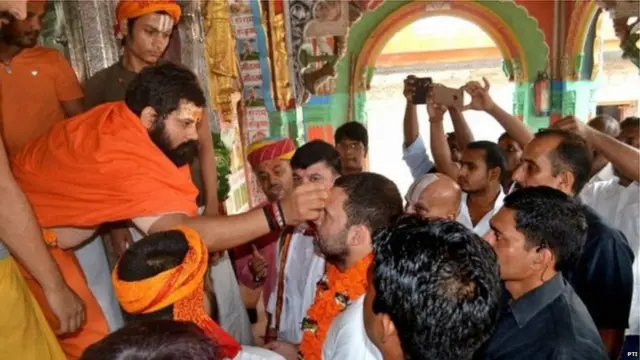 राहुल यांची मंदिर यात्रा.