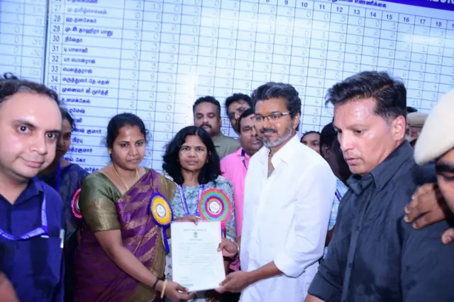 பெரம்பூர் தொகுதியில் வெற்றி பெற்றதற்கான சான்றிதழை பெற்றார் விஜய் 