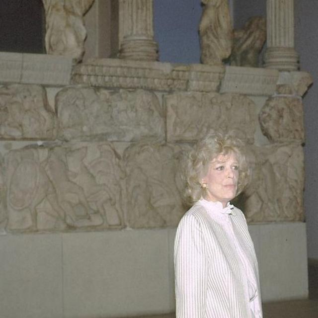 Melina Mercouri durante su visita al Museo Británico.