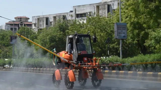 સૅનિટાઇઝેશનની કામગીરી