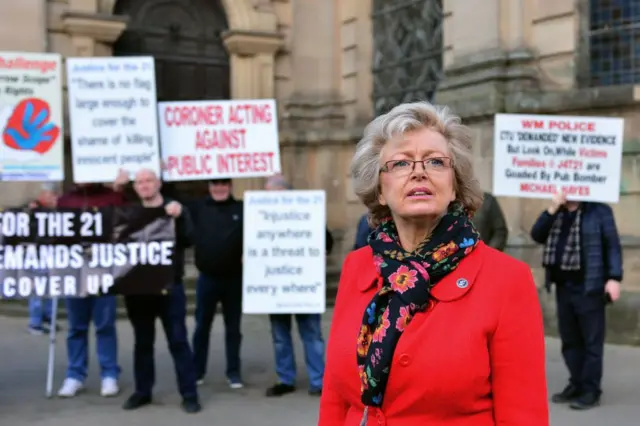 Джулі Гемблтон