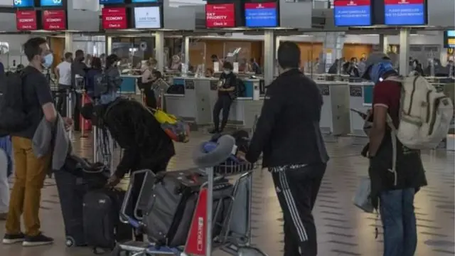 ઓમિક્રૉન વૅરિયન્ટને પગલે ઇઝરાયલથી માંડીને યુરોપિયન દેશો તથા અમેરિકા, ઑસ્ટ્રેલિયામાં ફરી ઉચાટ જોવા મળી રહ્યો છે.