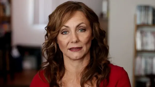 أخبرت جان عن قصتها كجزء من فيلم وثائقي