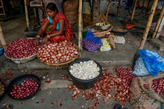 બીબીસી ગુજરાતી, ગુજરાત, ડુંગળી, ખેતી, ખેડૂત, મહુવા, ડુંગળીના ભાવ, ખેતી