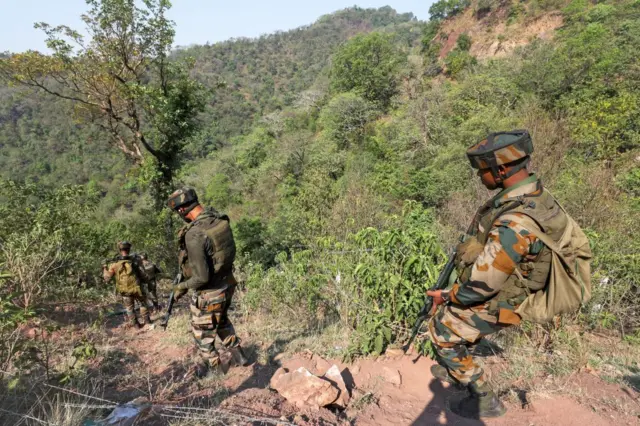 অস্ত্রধারীদের খোঁজ চলছে এখনও