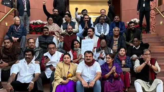 எம்.பிக்கள் இடைநீக்கம்