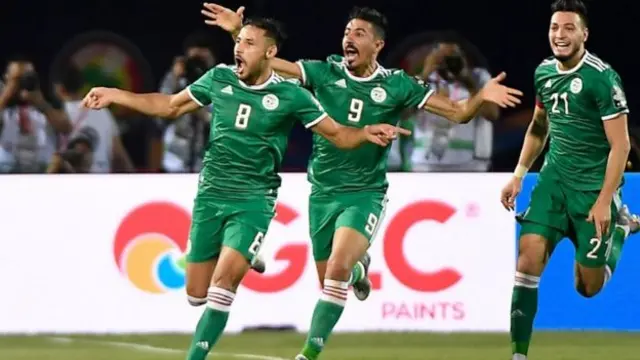 لاعبون من منتخب الجزائر