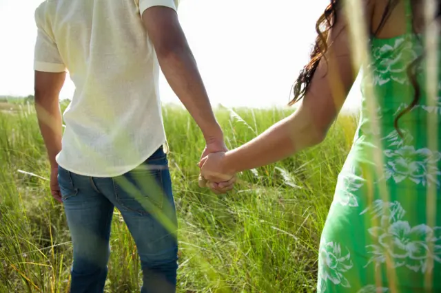 `லிவ்-இன்` உறவில் இருக்கவே கூடாதா?