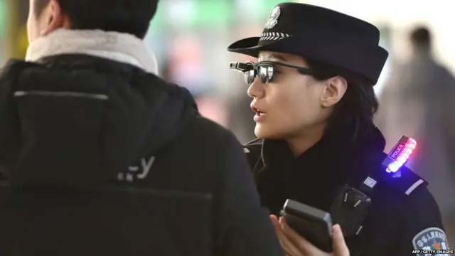 ਚੀਨੀ ਪੁਲਿਸ ਦੀਆਂ ਐਨਕਾਂ