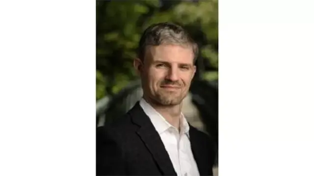 Paul Poast waa seynisyahan siyaasadeed oo wax ka dhiga Jaamacadda Chicago