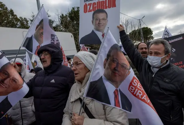 Присталице Имамоглуа пред почетак суђења