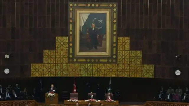 د پاکستان پارلمان یو شمېر غړو احتجاج کړی