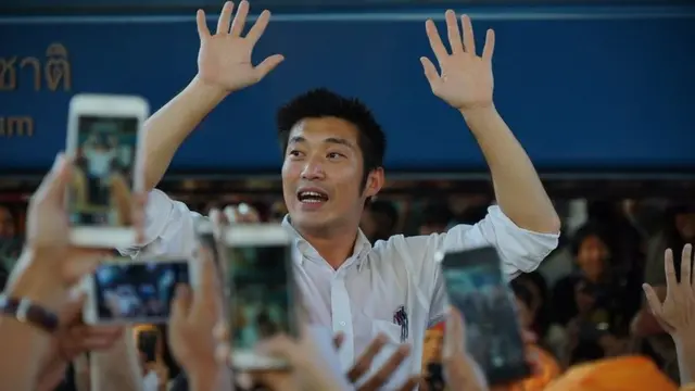 ธนาธร จึงรุ่งเรืองกิจ