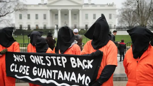 Protestojogo cassino que ganha dinheirofrente à Casa Branca pelo fimjogo cassino que ganha dinheiroGuantánamo