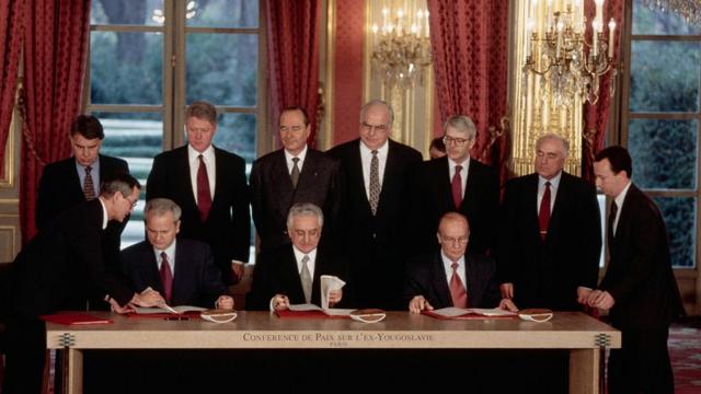 Firma de los acuerdos de Dayton en 1995.