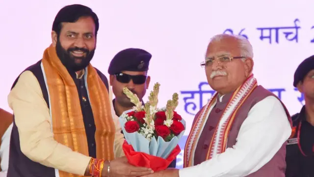 हरियाणा के पूर्व मुख्यमंत्री मनोहर लाल खट्टर के साथ नायब सिंह सैनी