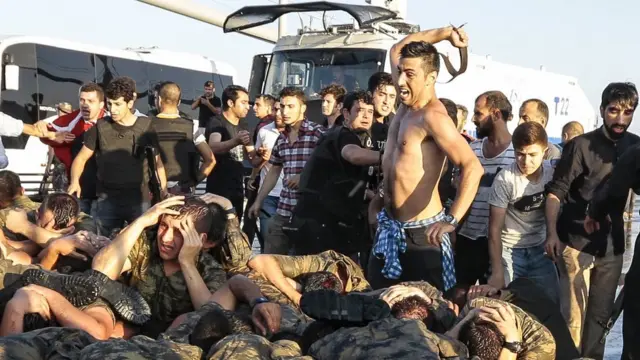 Избиение солдат в Стамбуле