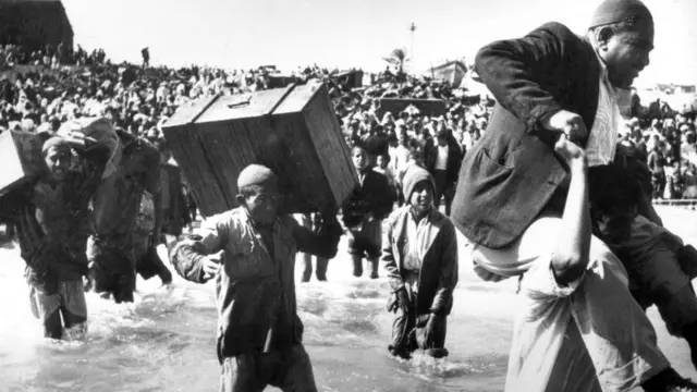 Palestinians fleeing their homes