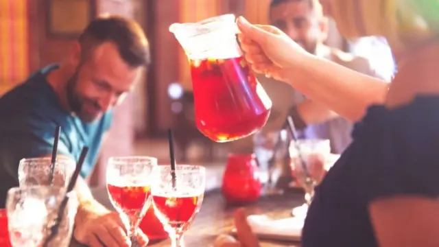 துபாயில் மதுபான வரி குறைப்பு