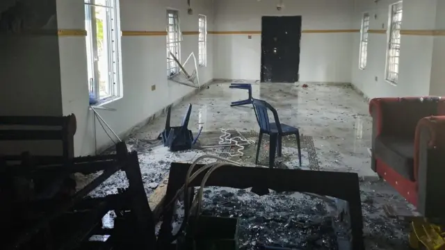 Some parts of di traditional ruler house wey some pipo burn down