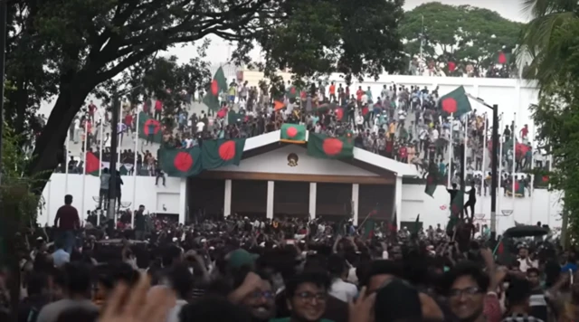 পাঁচই অগাস্ট প্রধানমন্ত্রীর কার্যালয়ের দৃশ্য