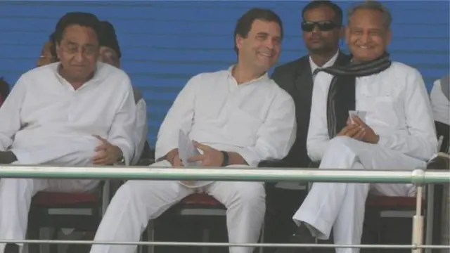 కమల్‌నాథ్, అశోక్ గెహ్లాత్‌తో రాహుల్ గాంధీ